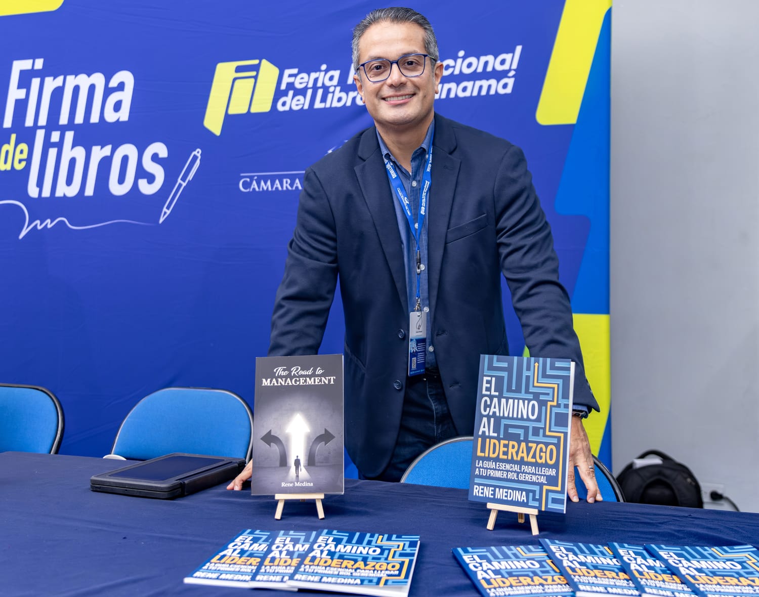 René Medina en la presentación de El camino al liderazgo